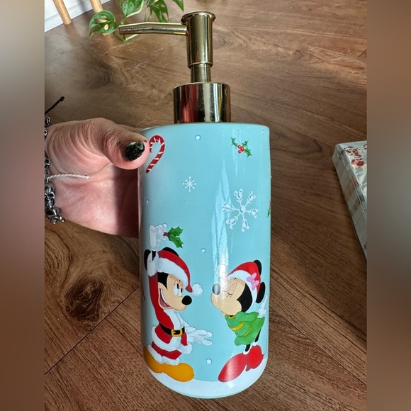 Disney Holiday Mickey & Friends Soap Dispenser and Matching Paper Hand Towels - Picture 5 of 8